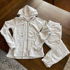 🌚 matching heathered grey sweatsuit